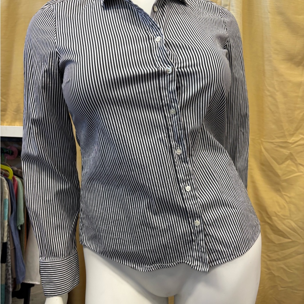 Women's Striped Button-Up Shirt‎